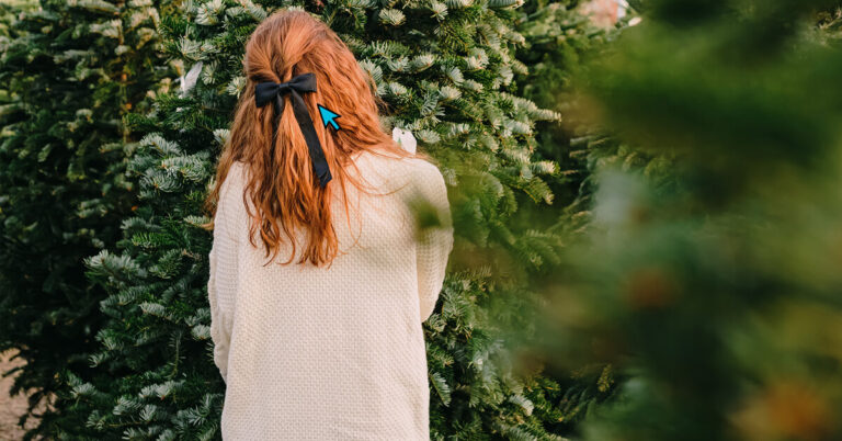 Ставим точку: 6 стильных аксессуаров, которые украсят прическу на Новый год