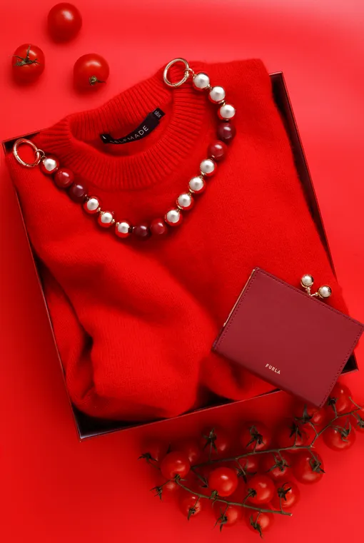 Свитер Selfmade, кошелек и подвеска на сумку Furla