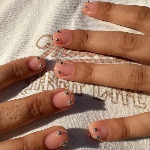 Маникюр с пирсингом: 13 модных вариантов на осень в стиле хэви-метал Маникюр с пирсингом: 13 модных вариантов на осень в стиле хэви-метал