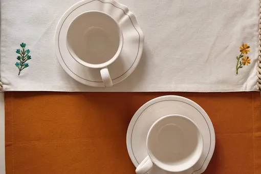 Первоцветы и птичьи трели: стильные интерьерные новинки в весенних коллекциях Tkano