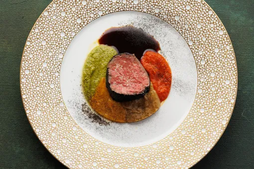 Филе миньон с овощами гриль и соусом сальморигано