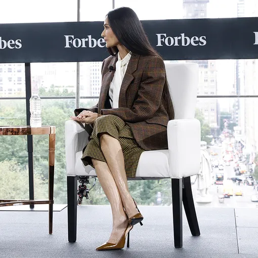 Не покупай деловой костюм, пока не увидишь этот образ Деми Мур Не покупай деловой костюм, пока не увидишь этот образ Деми Мур