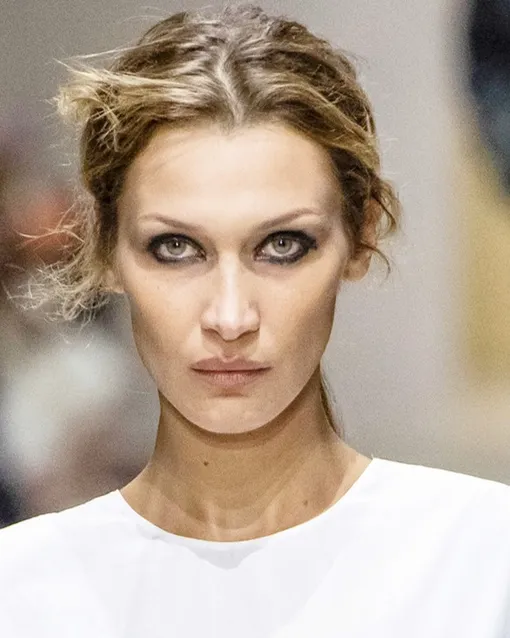 Черное перо: как повторить несложный и соблазнительный макияж, который будет в тренде весной-2026