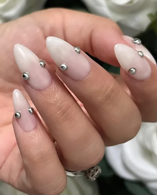 Маникюр с пирсингом: 13 модных вариантов на осень в стиле хэви-метал Маникюр с пирсингом: 13 модных вариантов на осень в стиле хэви-метал