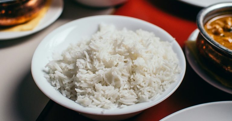 Как превратить обычный рис в невероятно вкусный гарнир с помощью одного ингредиента