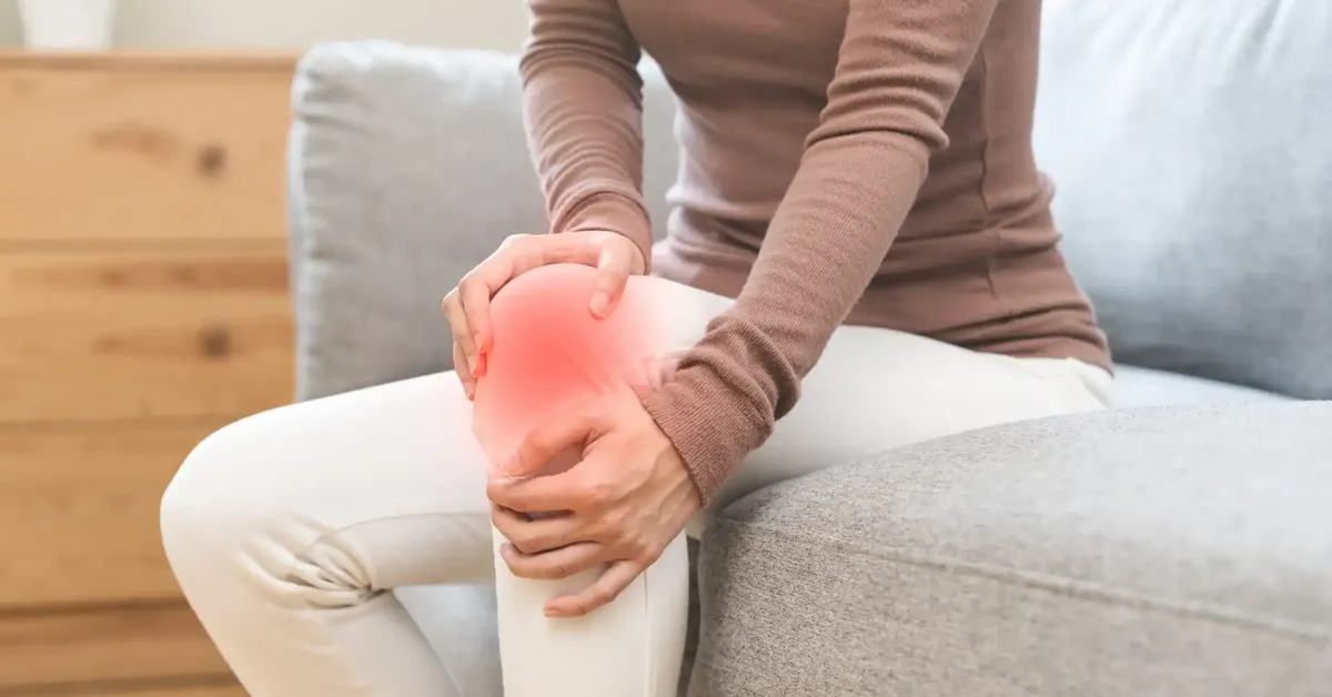 7 упражнений, которые помогут справиться с болью в коленях