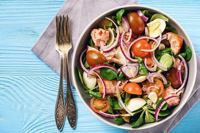 Рецепты вкусных диетических салатов: топ-10 лучших