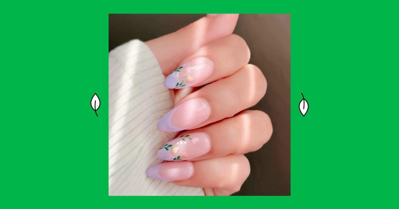 Цветы Прованса: 7 самых красивых идей французского маникюра с цветами