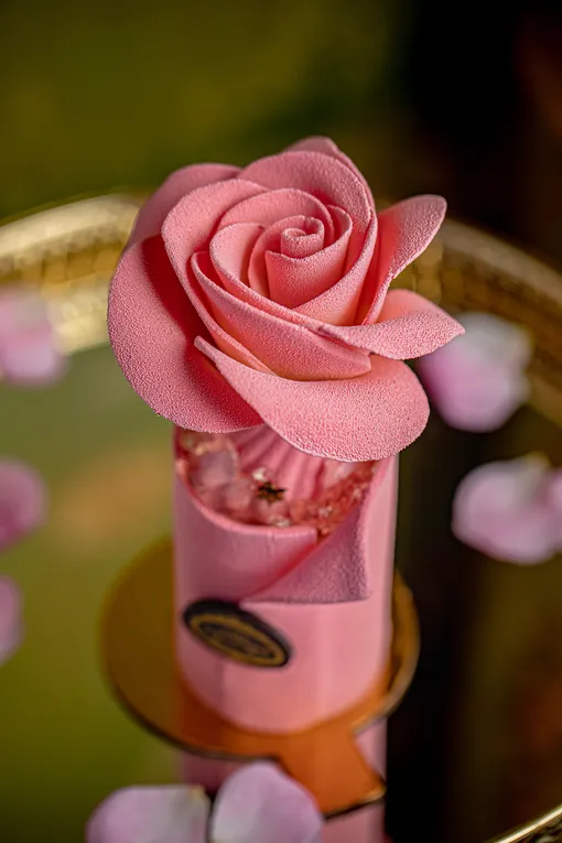 Большие завтраки, десерты жуткие и прекрасные, анчоусы и гуляш со сметаной: свежий дайджест гастрономических новостей