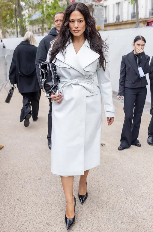 В стиле Эшли Грэм: 3 пальто, которые стройнят В стиле Эшли Грэм: 3 пальто, которые стройнят