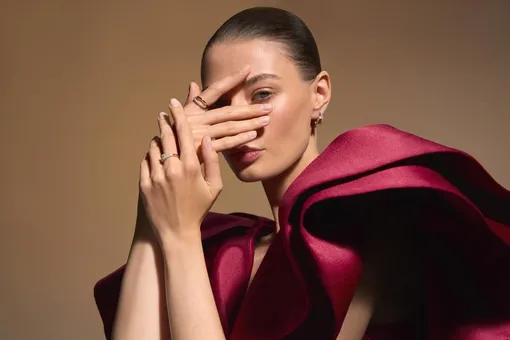 Модный дайджест недели: тренды верхней одежды, теплая обувь, стильные образы и новости индустрии