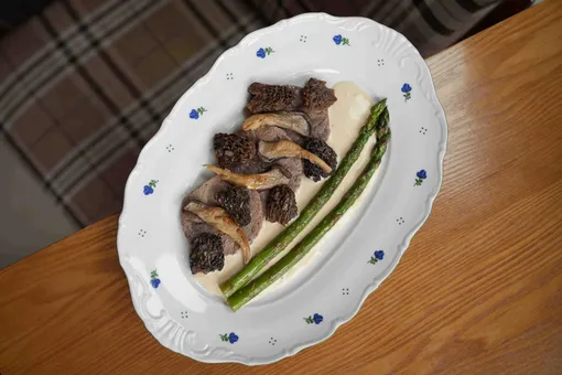 Самые обсуждаемые рестораны столиц и регионов, особые меню и блюда + сезон сморчков: свежий гастрономический дайджест