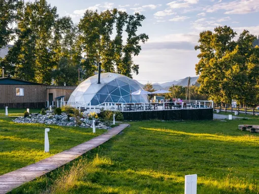 Алтай, Байкал и северное сияние Териберки: шесть маршрутов для медового месяца, который запомнится на всю жизнь