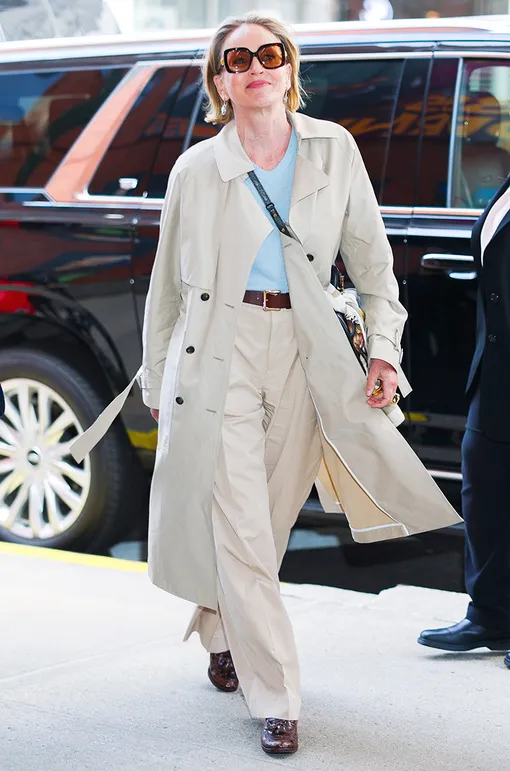 Секреты стиля от Шэрон Стоун: базовый образ с ярким акцентом