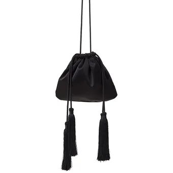 Где искать сумку-кисет – модное «вау» весны-2026