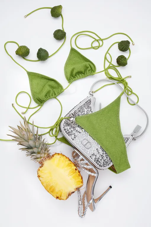 Купальник Lavarice, сумка Twinset, босоножки 2Mood, брошь Viva la Vika