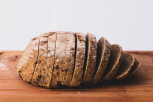 Эксперт рассказал, каким образом стоит хранить хлеб и другие продукты, богатые крахмалом.