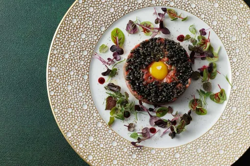 Новые рестораны не в центре, сеты, бранчи и завтраки: свежий гастрономический дайджест, с которым приятно начать год