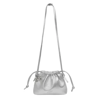 Где искать сумку-кисет – модное «вау» весны-2026