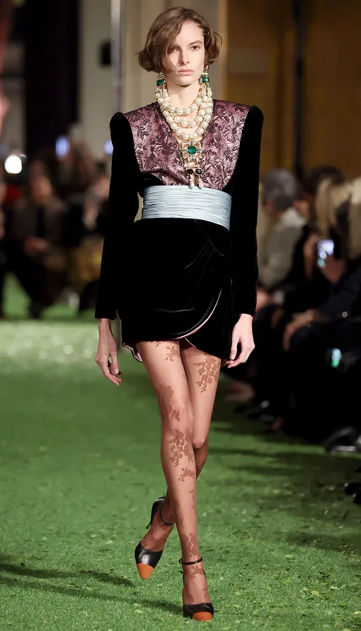 С чем носить камербанд – самый элегантный аксессуар сезона Valentino, осень-зима 2026/2027