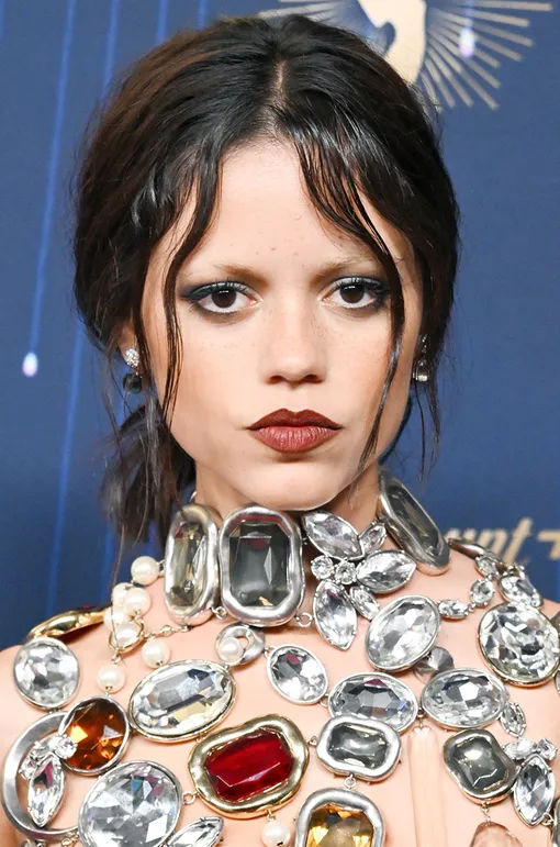 Модный макияж губ зимы 2025-2026: 5 оттенков помады, которые будут в тренде весь сезон Модный макияж губ зимы 2025-2026: 5 оттенков помады, которые будут в тренде весь сезон