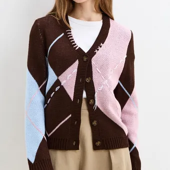 Кэти Холмс уверена: такой свитер нужен тебе прямо сейчас Кэти Холмс уверена: такой свитер нужен тебе прямо сейчас