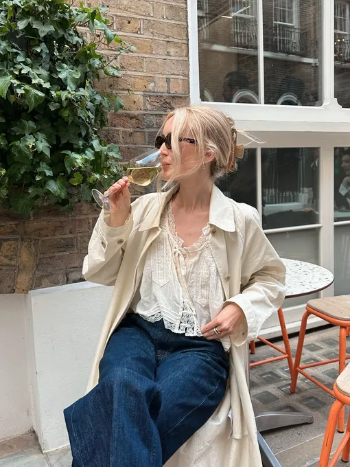 Тренд весны 2026: богемные блузки вместо белых футболок