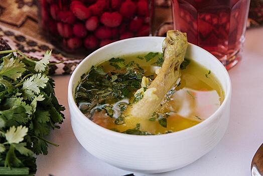 Суп с курицей и лапшой: простой рецепт сытного домашнего обеда