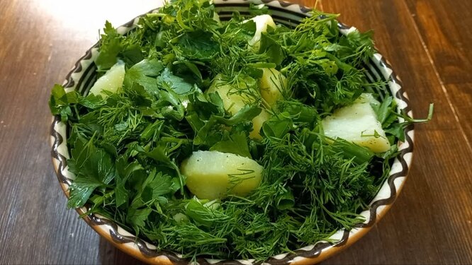 Удиви гостей: 10 незаслуженно забытых советских салатов, которые теперь выглядят экзотикой