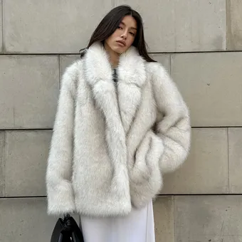 10 модных шуб, как у Ирины Шейк (у нее, кстати, от российского бренда!)