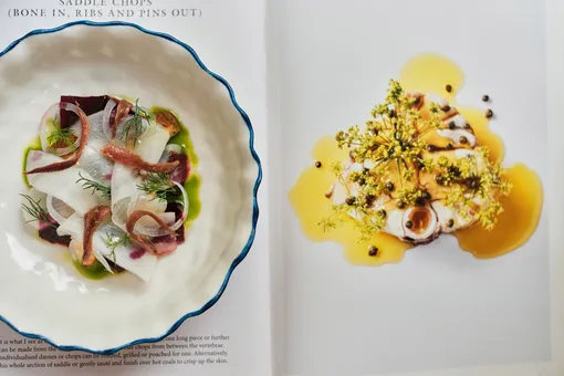 Большие завтраки, десерты жуткие и прекрасные, анчоусы и гуляш со сметаной: свежий дайджест гастрономических новостей