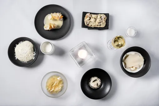 Новые рестораны не в центре, сеты, бранчи и завтраки: свежий гастрономический дайджест, с которым приятно начать год