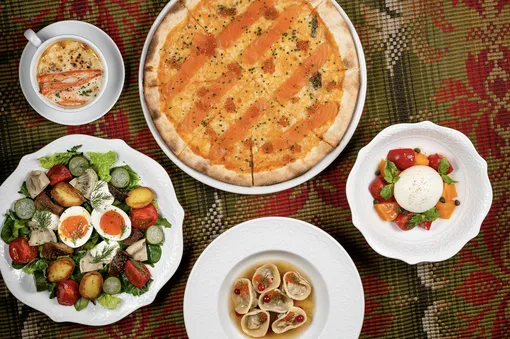 Новые рестораны не в центре, сеты, бранчи и завтраки: свежий гастрономический дайджест, с которым приятно начать год