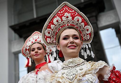 В Госдуме высказались о внедрении кокошника в школьную форму