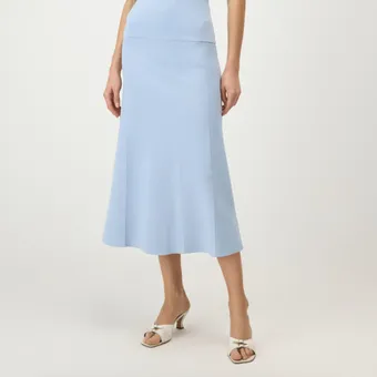 Cливочный желтый, подвинься: ледяной голубой – самый модный оттенок сезона Cливочный желтый, подвинься: ледяной голубой – самый модный оттенок сезона