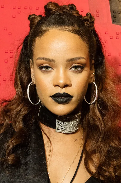 Модный макияж губ зимы 2025-2026: 5 оттенков помады, которые будут в тренде весь сезон Модный макияж губ зимы 2025-2026: 5 оттенков помады, которые будут в тренде весь сезон