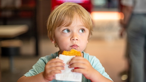 Как вредная еда портит характер дошкольников