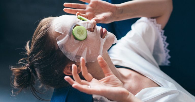 Чем заменить патчи под глаза: 7 бюджетных альтернатив, которые нужны всем