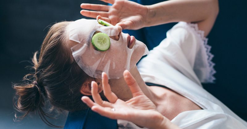 Чем заменить патчи под глаза: 7 бюджетных альтернатив, которые нужны всем