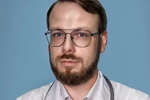 Погружение в прорубь на Крещение: кому врач запрещает, а кому разрешает