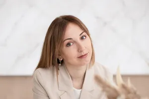 Муж унижает и контролирует деньги: как распознать финансовый абьюз в декрете и что делать