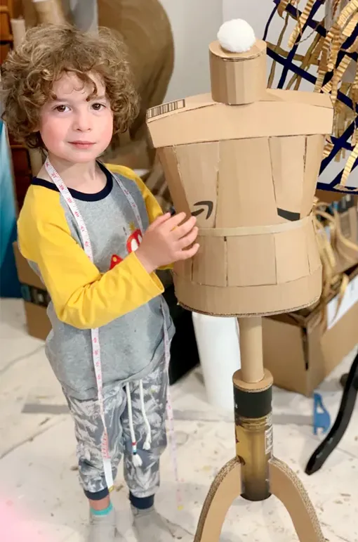 Говорит, что в прошлой жизни был Гуччи: как 9-летний дизайнер открыл модный дом и успел сделать домашку