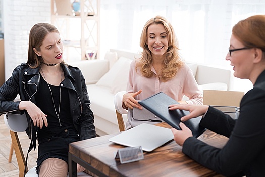 Перечислены стереотипы, с которыми сталкиваются молодые сотрудники