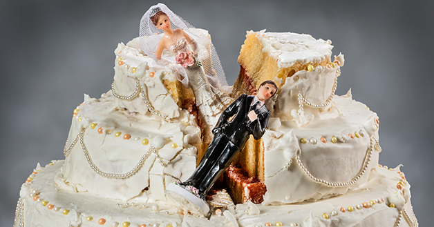 «Невеста раскрошила чужой торт!»: 8 неожиданных историй о подготовке к свадьбе