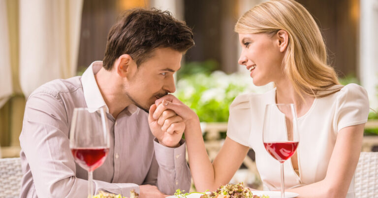 5 причин бежать от мужчины, который относится к тебе «как к принцессе»