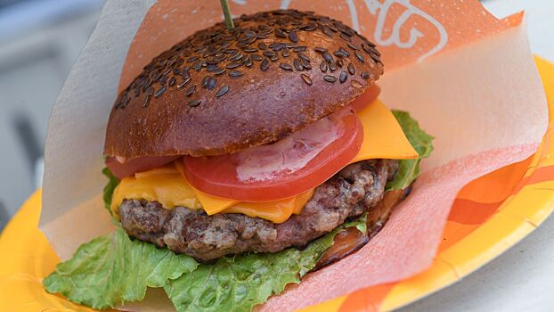 Психолог рассказал, почему нельзя запрещать ребенку фастфуд