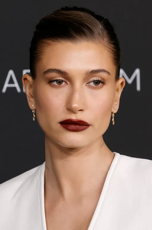 Модный макияж губ зимы 2025-2026: 5 оттенков помады, которые будут в тренде весь сезон Модный макияж губ зимы 2025-2026: 5 оттенков помады, которые будут в тренде весь сезон