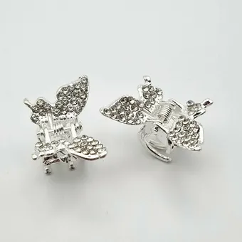 Ставим точку: 6 стильных аксессуаров, которые украсят прическу на Новый год Ставим точку: 6 стильных аксессуаров, которые украсят прическу на Новый год