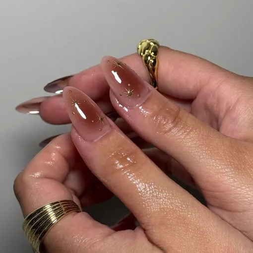 Не хватает только пенки: 10 лучших дизайнов маникюра в цвете «кофе с молоком»