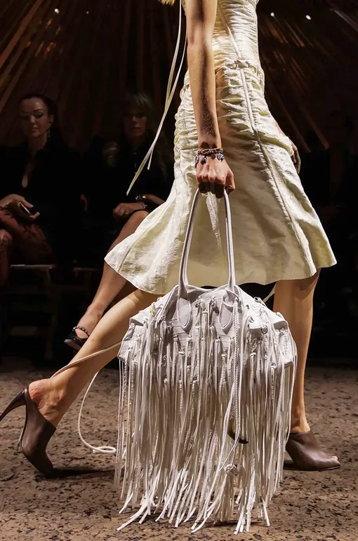 5 самых модных сумок лета-2026 Alexander McQueen весна-лето 2026